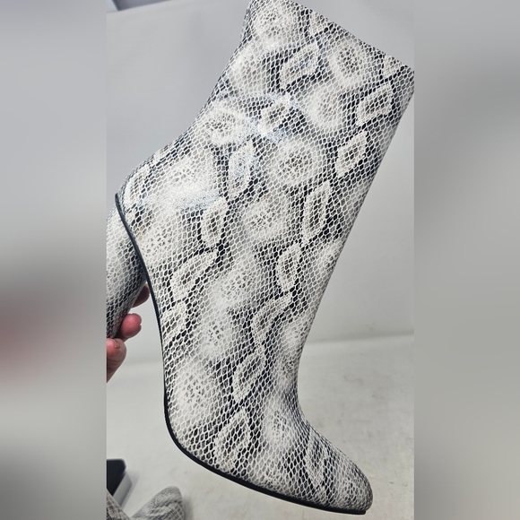 Fashion Nova Women's Midnight Lover Snake Print Vegan Leather Zip Heels Size 8.5 - Picture 7 of 14